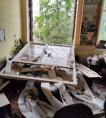 Впала стеля та вилетіло близько сотні вікон: від ранкових вибухів у Дніпрі постраждала і школа № 6
