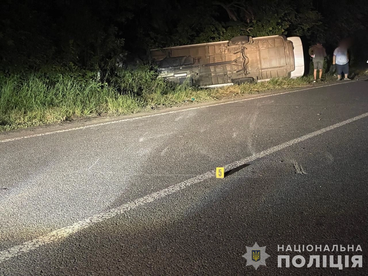 В Винницкой области перевернулся автобус с 17 детьми: пострадали пятеро  подростков – фото - Региональные новости