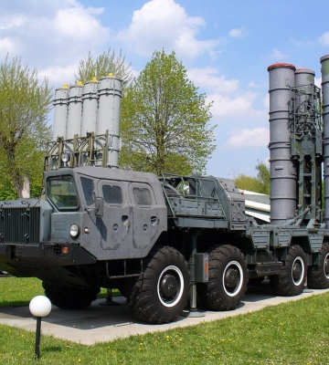 В оккупированном Севастополе россияне установили ЗРК С-300 рядом с жилыми домами
