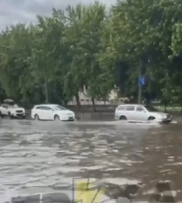 Луцьк «пішов під воду» після рясного дощу (відео)