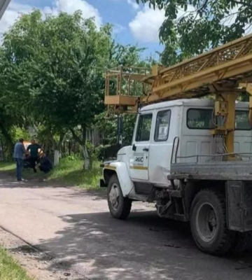 Не розминулися на перехресті: у місті на Волині - аварія за участі автомобіля обленерго