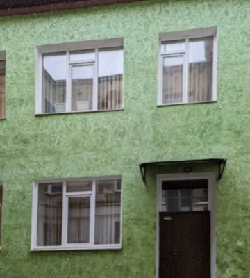 У Луцьку продають мініготель
