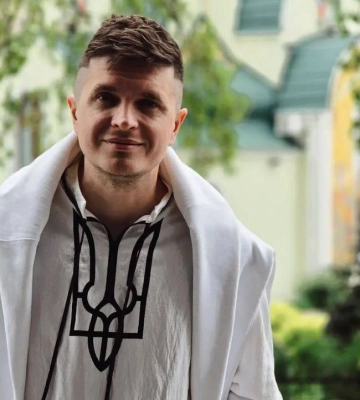 Анатолій Анатоліч поділився зворушливим фото з дорослими дочками