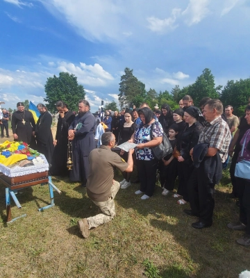 У Маневицькій громаді попрощалися з Героєм Олександром Слюсарчуком