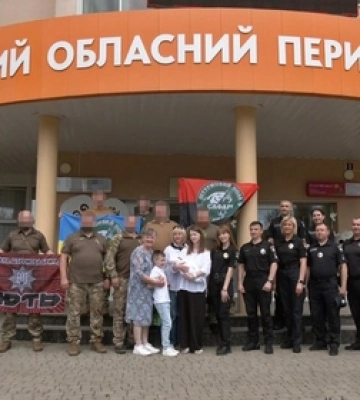 «Він хотів другу дитину, як хотів, так і сталось»: у Луцьку з перинатального зустріли дружину і новонародженого сина загиблого Героя