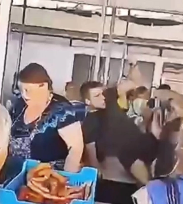 Защищала 23-летнего сына: в Херсоне женщина укусила сотрудника полиции (фото, видео)