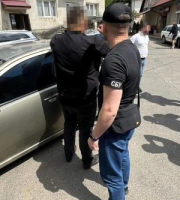 На Закарпатті СБУ затримала адвоката, який пропонував за гроші «відмазувати» засуджених за «неявку» до органів пробації