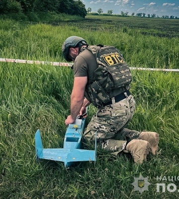 У прикордонному селищі Сумщини приземлили ворожий безпілотник, який не здетонував