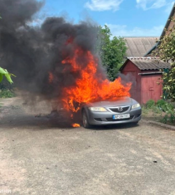 Росіяни атакували дроном автомобіль у Нікополі