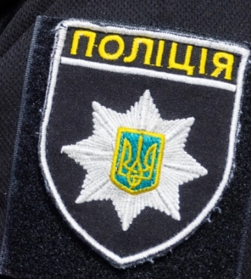 У Києві двоє літніх чоловіків напали на волонтерку через українську мову (ФОТО, ВІДЕО)