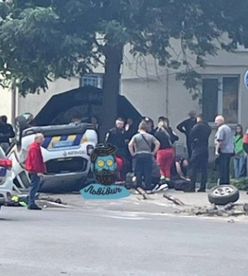 Во Львове ДТП с авто полиции, семь пострадавших