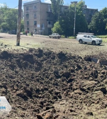 Росіяни скинули КАБ на магазин у Торецьку Донецької області, є жертви
