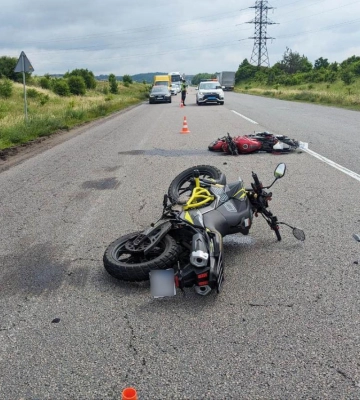 На Рівненщині зіткнулися два автомобілі та два мотоцикли. Є травмовані