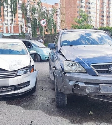 У Сумах сталася ДТП за участі трьох автівок: є травмовані