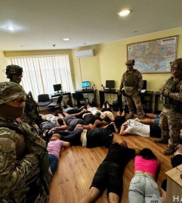 На Мукачівщині викрили масштабну мережу шахрайських кол-центрів