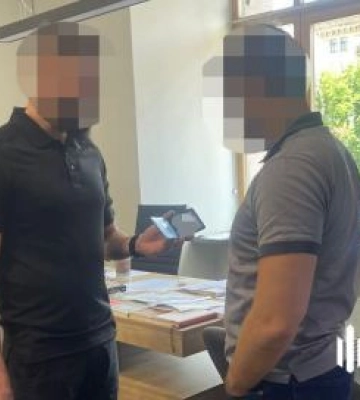 Обшуки в КМДА: ДБР піймало чиновника на поборах з автоперевізників (ФОТО)