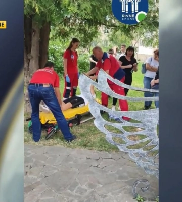 На Рівненщині зіткнулися два автомобілі та два мотоцикли. Є травмовані