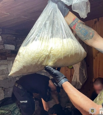 У Чернігові ліквідували лабораторію з виробництва наркотиків та психотропів зі щомісячним прибутком понад ₴12 млн.