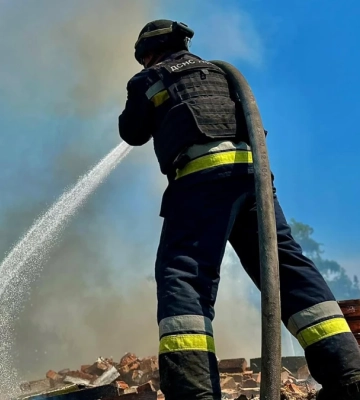 Унаслідок обстрілів армії РФ у Херсоні горіли житлові будинки - ДСНС