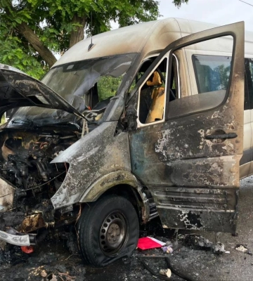 Окупанти поцілили дроном по рейсовому автобусу в Нікополі, є постраждалі