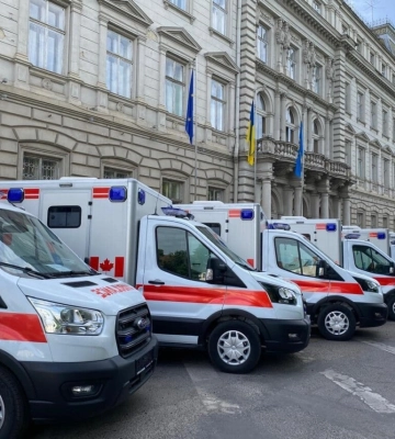 Військовим які працюють на Херсонському напрямку передали 2 карети швидкої