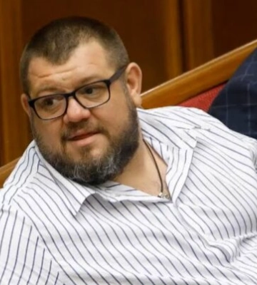 Семья слуги народа Николая Галушко купила машин на $200 тысяч и построила огромный особняк: всё – во время войны