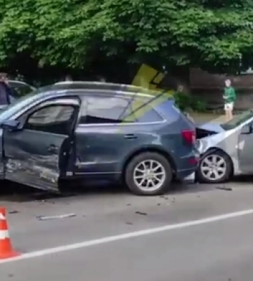Жахлива аварія у Луцьку: у центрі влупилися два легковики