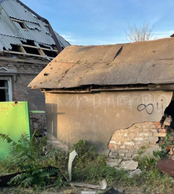 Окупанти поцілили дроном по рейсовому автобусу в Нікополі, є постраждалі