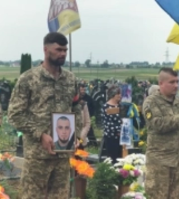 У Рожищі в останню дорогу провели 25-річного воїна Владислава Кравчука. ФОТО