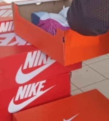 Автошини Michelin та одяг і взуття Nike: через «Устилуг» незаконно везли 113 кг брендового товару 