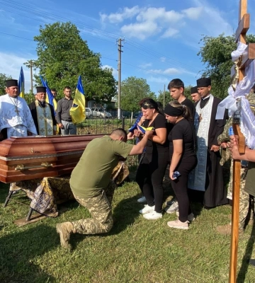 На Волині усе село прощалося із загиблим на війні Героєм Андрієм Киричуком