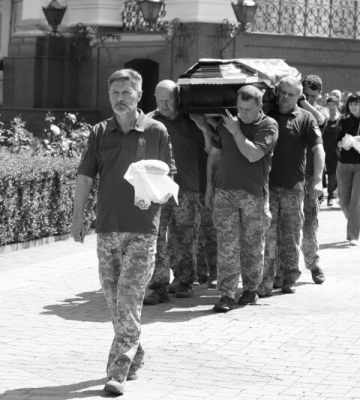 Луцьк попрощався з Героєм Антоном Оконем
