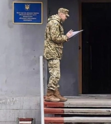 На Житомирщині чоловік помер у ТЦК начебто від епілептичного нападу. Прокуратура розслідує можливе вбивство