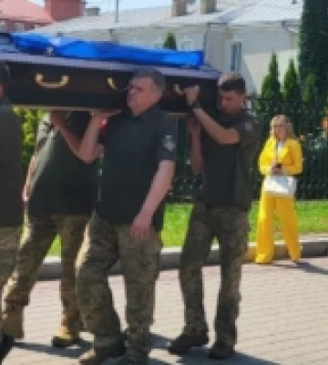 У Луцьку попрощалися із воїном Антоном Оконем
