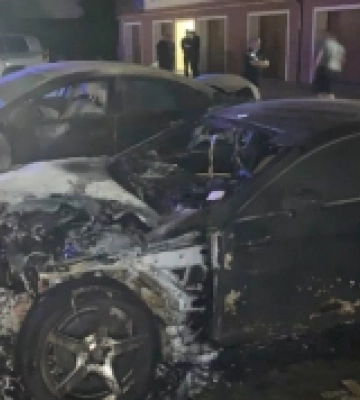 В Ужгороді під час пожежі згоріли два автомобілі