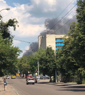 Чорним дим. У Рівному загорівся будинок