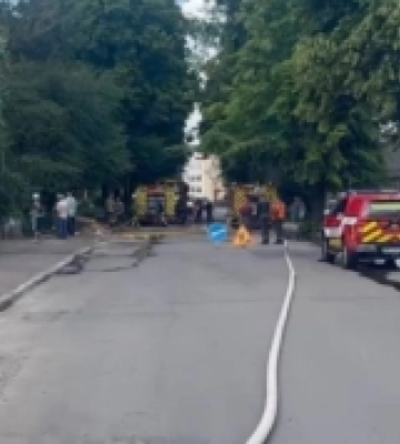 У Рівному через пожежу перекрили вулицю