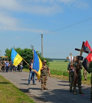 На Волині усе село прощалося із загиблим на війні Героєм Андрієм Киричуком