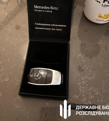 20 тисяч доларів  за сприяння в уникненні депортації: на корупції викрили посадовців одеської міграційної служби