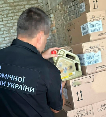 Cудитимуть волинянина, який продавав контрафактні моторні мастила під виглядом відомого бренду 