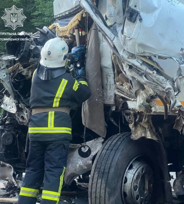 Смертельна аварія вантажівок на Житомирщині: поліція повідомила деталі (ФОТО)