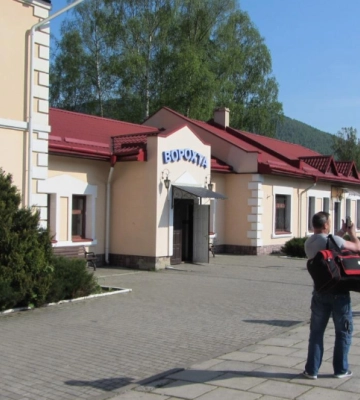 &quot;Маскируются под туристов&quot;: пограничники проверяют пассажиров на вокзалах Прикарпатья