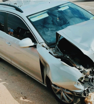 В Івано-Франківську зіштовхнулися два автомобілі: постраждав водій