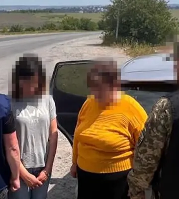 Передавали ФСБ дані про розташування воїнів ЗСУ на Хмельниччині: СБУ затримала депутатку, її сина та доньку. ФОТО