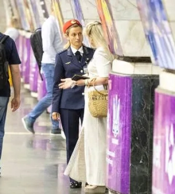У столичне метро йдуть працювати жінки, одна вже навчається на машиніста - КМДА