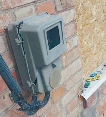 На Дніпропетровщині енергетики ДТЕК повернули світло після обстрілів у понад 3 тисячі домівок