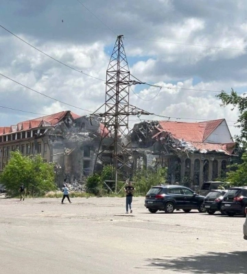 В Луганске гремели взрывы. Оккупанты жалуются на прилет по ремонтной базе – фото