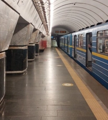 У столичне метро йдуть працювати жінки, одна вже навчається на машиніста - КМДА