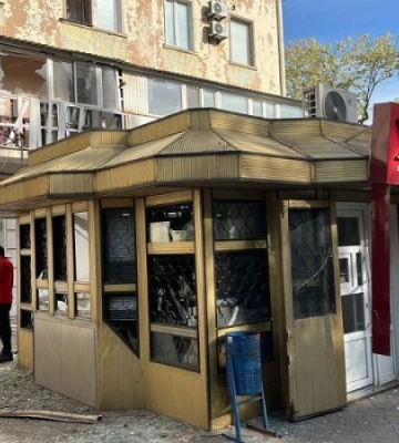 Росіяни атакували Нікополь: у місті пожежі, поранено двох жінок