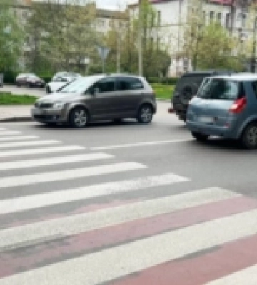 У Рівному оштрафували водійку, яка не пропустила на переході пішохода